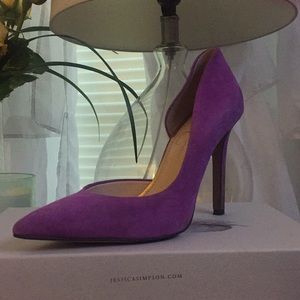 Magenta pumps